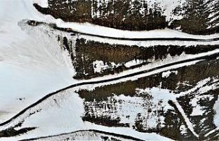 Batıda bahar Muş’ta karla mücadele