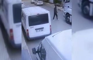 Batman’da kamyondan telefon çalan hırsız kameraya...