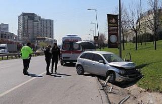 Bayrampaşa’da kontrolden çıkan araç bariyerlere...