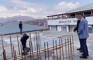 Belediye başkanı intihar girişimini engelledi