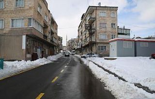 Belediye ekipleri karla mücadelesini sürdürüyor