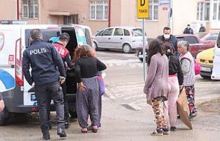 Beş kadından oluşan tırnakçı çete, polis ekipleri...