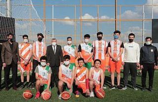 Beyazgül genç sporcularla bir araya geldi