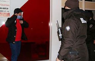 Bıçağını vermeyen şüpheli biber gazıyla etkisiz...