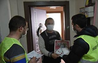 Bilecik’te kapı kapı gezerek 110 bin maske dağıttılar