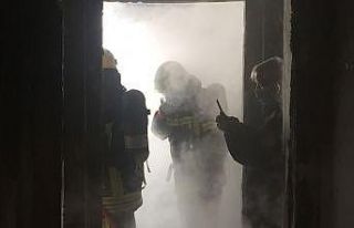 Binanın 8. katında çıkan yangın maddi hasara...