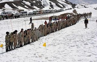 Bitlis’te 100 korucunun katıldığı çığ tatbikatı...