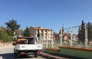 Burdur’da kaldırımlar ilaçlanıyor