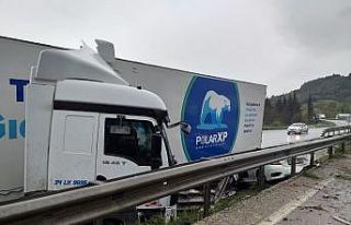 Bursa’da 4 araç birbirine girdi