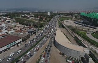 Bursa’da kısıtlamaya saatler kala şehir trafiği...