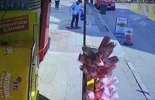 Bursa’da şizofren şahıs Türk Bayrağı’nı...