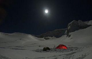 Bursalı dağcılardan Uludağ’da dolunay altında...