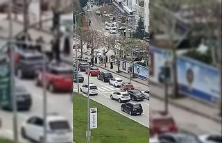 Bursa’nın en işlek caddesinde korona halayı çektiler