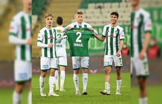 Bursasporlu futbolcular, İsmail Çokçalış’ı...