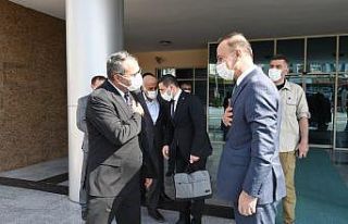 Büyükelçi Hazar İbrahim Vali Erin ile görüştü