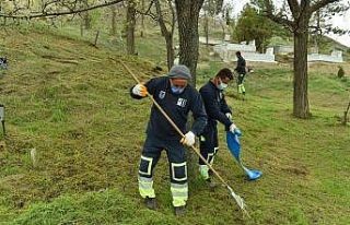 Büyükşehir’den ilçe mezarlıklarına bakım