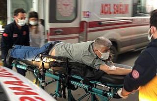 Caddede yürürken kurşunların isabet ettiği iki...