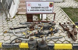 Çalmak için tren vagonlarından parça söken şüpheli...