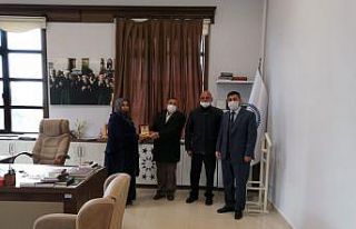 Cami inşaatına destek plaketle ödüllendirildi