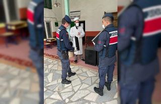 Caminin çalınan vaaz hoparlörlerini Jandarma buldu