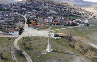 Camisiz minare köyün sembolü oldu