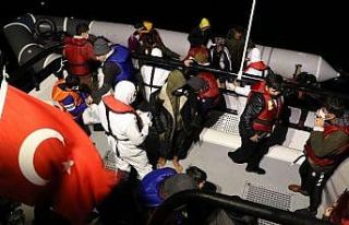 Çanakkale açıklarında 44 düzensiz göçmen kurtarıldı