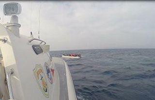 Çanakkale açıklarında 54 düzensiz göçmen kurtarıldı