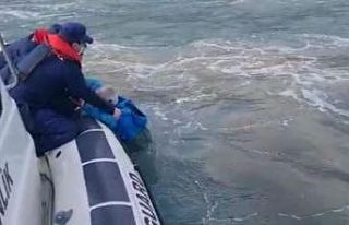 Çanakkale’de teknesi batan şahsı Sahil Güvenlik...