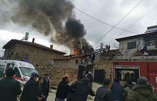 Çatıdaki yangın köylülere korku dolu anlar yaşattı