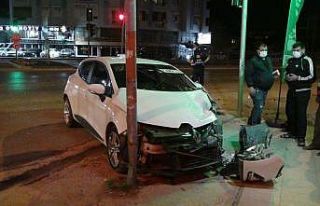 Çekici ile otomobil kısıtlama saatinde boş yolda...