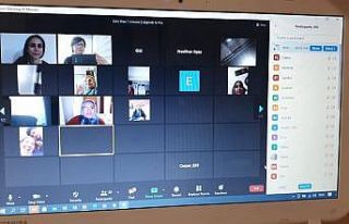 Çevrimiçi seminerlere devam