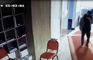 CHP İl Binasında sekreterin cüzdanını çalan...