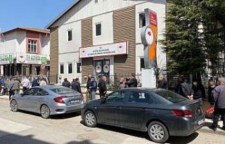 Çiftçiler, izin belgesi için kuyruğa girdi