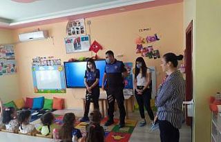 Cizre’de polis, minik öğrencilere mesleği tanıttı