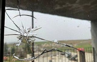 Çocuklar ders çalıştığı sırada eve silahlı...