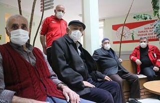 Çok yüksek riskli iller arasındaki Sivas’ta huzurevine...