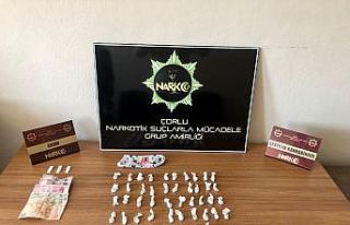 Çorlu’da polisten uyuşturucu satıcılarına geçit...