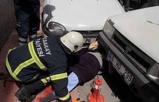 Covid-19 testi pozitif çıkan yaşlı kadına ambulanstan...