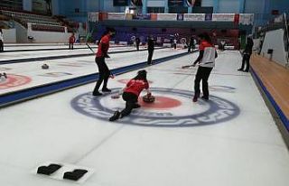 Curling milli takımlarının Erzurum kampı sürüyor