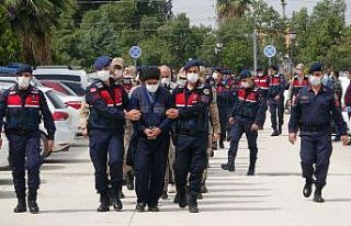 DEAŞ operasyonunda gözaltına alınan 27 kişi adliyeye...