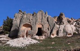 Defineciler Frig Vadisi’ne zarar veriyor