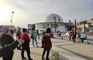 Denizde kaybolan çocuğu polisler buldu