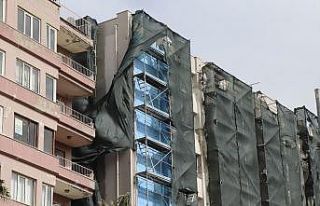 Denizli’de vatandaşlar caddede yürümekte güçlük...