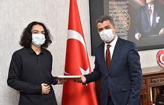 Denizli’nin genç fizikçisi gümüş madalya kazandı