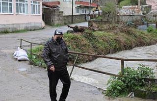 Derenin debisi yükseldi, vatandaşlar sel tehlikesi...