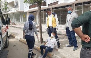 Devrilen motosikletteki 2 kişi yaralandı