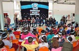 Diyarbakır’da polislerden minik öğrencilere sürpriz