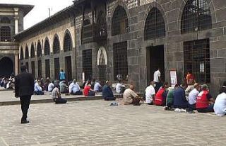 Diyarbakır’da tam kapanma gölgesinde cuma namazı