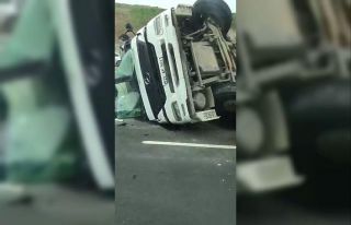Diyarbakır’da tır yan yattı: 1 yaralı