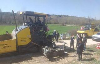 Dumlupınar köy yollarında beton asfalt çalışmaları